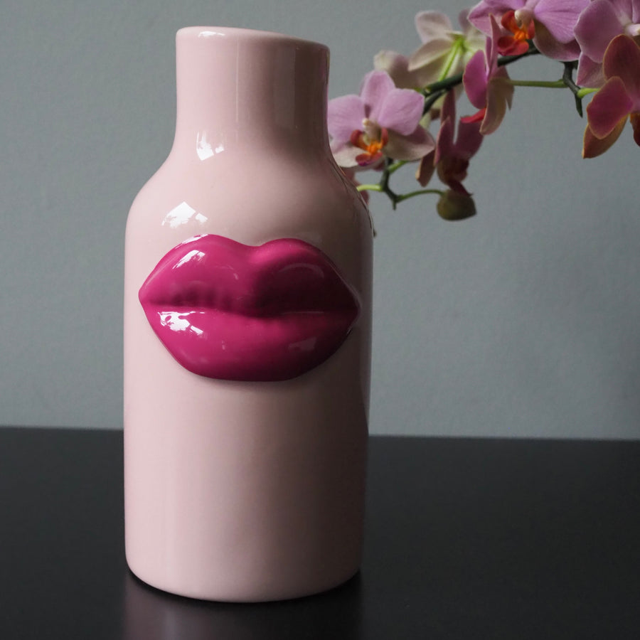 Lip vase magenta medium