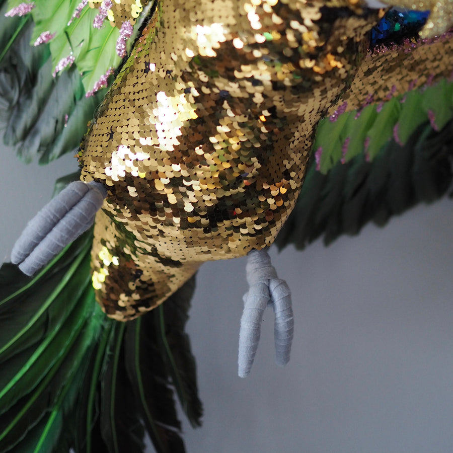 Julekule - Parrot flying gold-blue-green 75cm